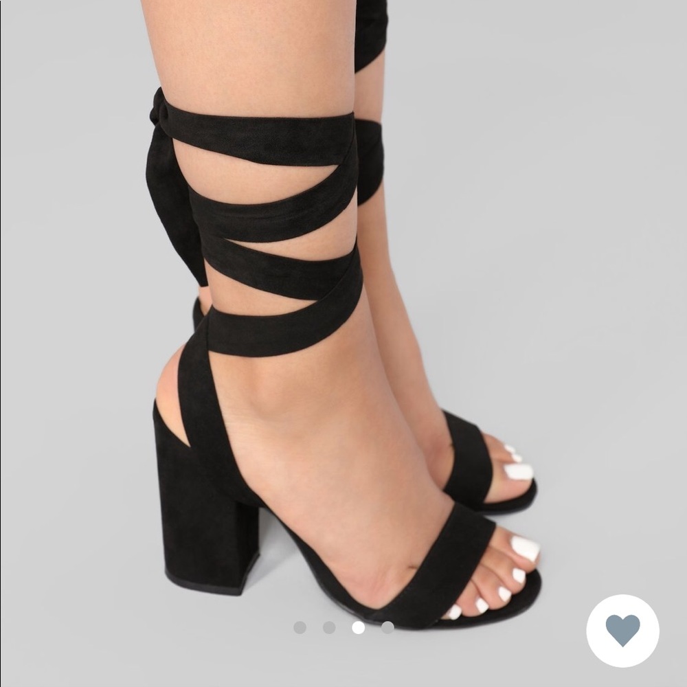 • BRAND NEW FASHION NOVA BLACK HEELS •